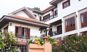 Front of property - PhuMorkDao Resort (Mae Rim)