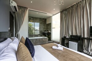 Deluxe Double Room, City View | Bathroom | Combined shower/tub, deep soaking tub, rainfall showerhead - De Art Hotel (Phnom Penh)