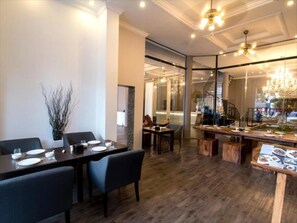 每日供应欧陆式早餐（每人 USD 5）