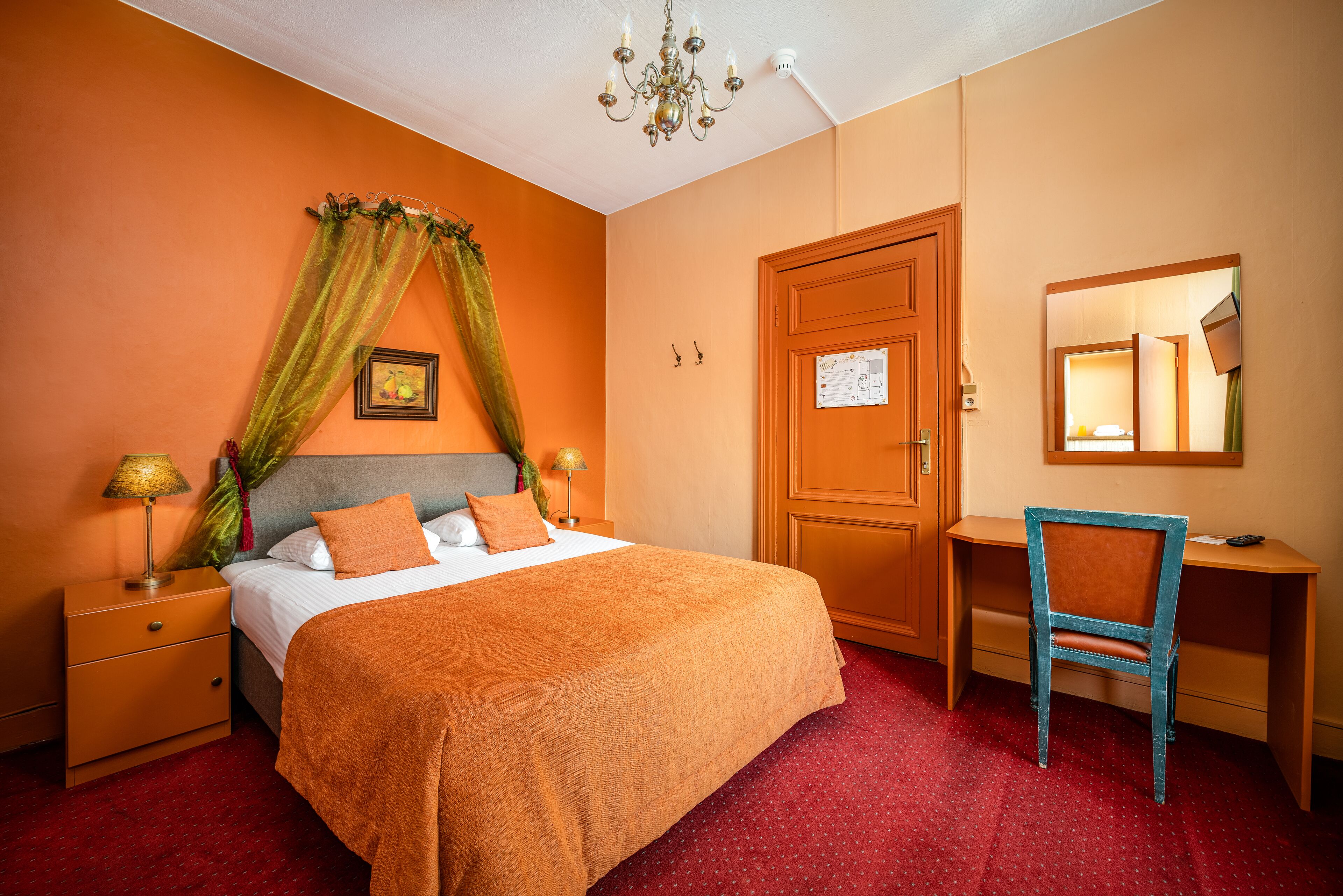 standard double room | desk, free cots/infant beds, rollaway beds, free wifi