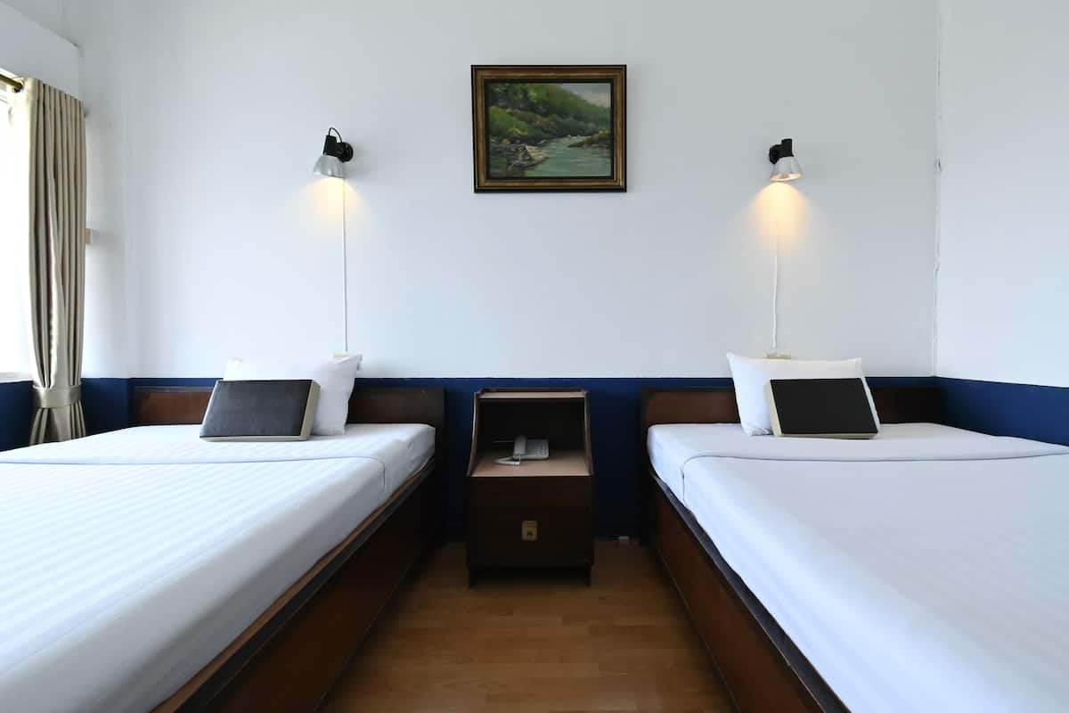Twin Room with Shower | มินิบาร์, Wi-Fi ฟรี, ผ้าปูที่นอน