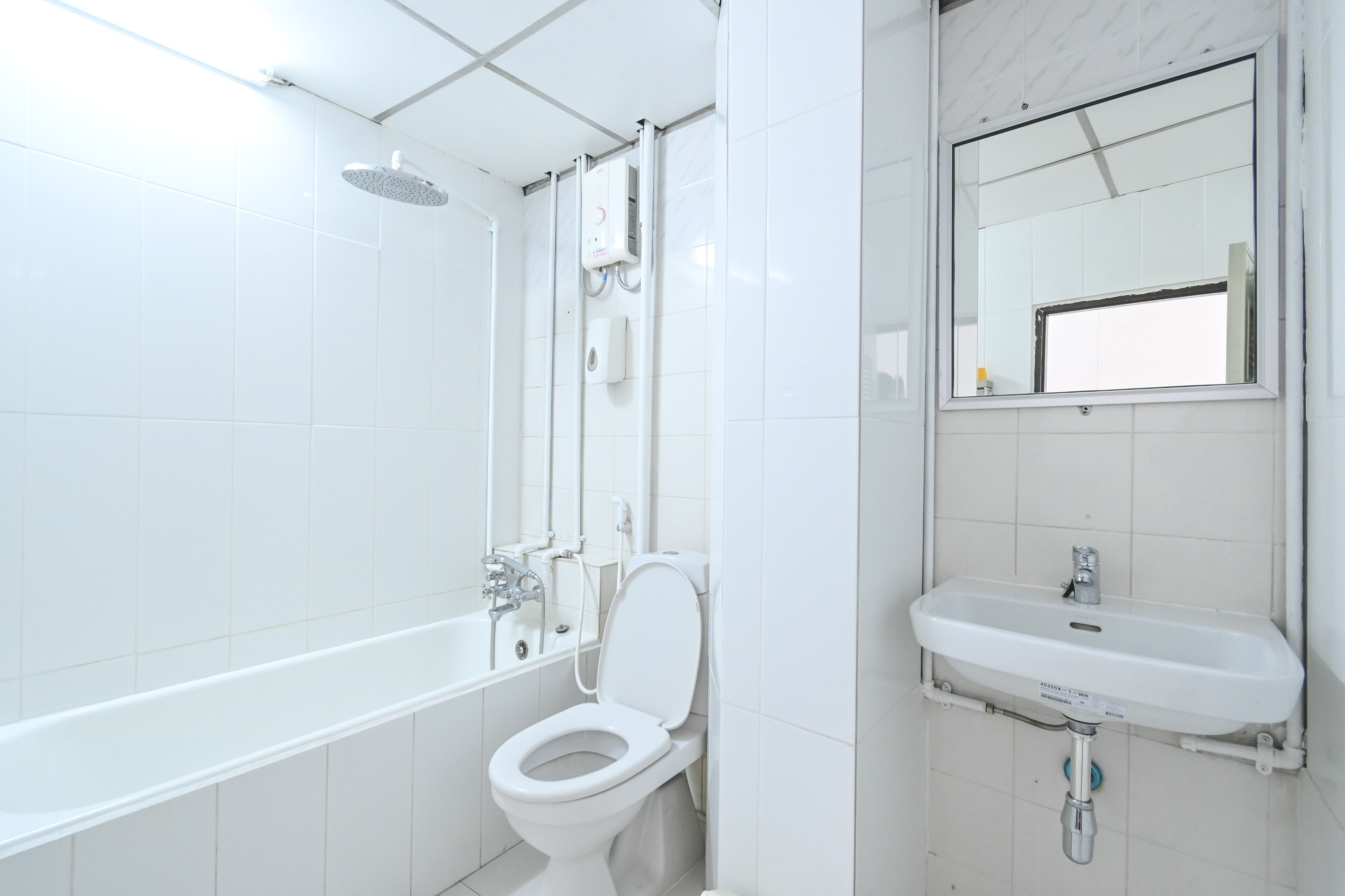 twin deluxe room with bathtub | bathroom | free toiletries, hair dryer, slippers, towels