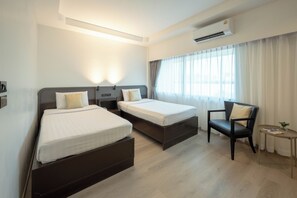 Premier Twin Room with Bathtub