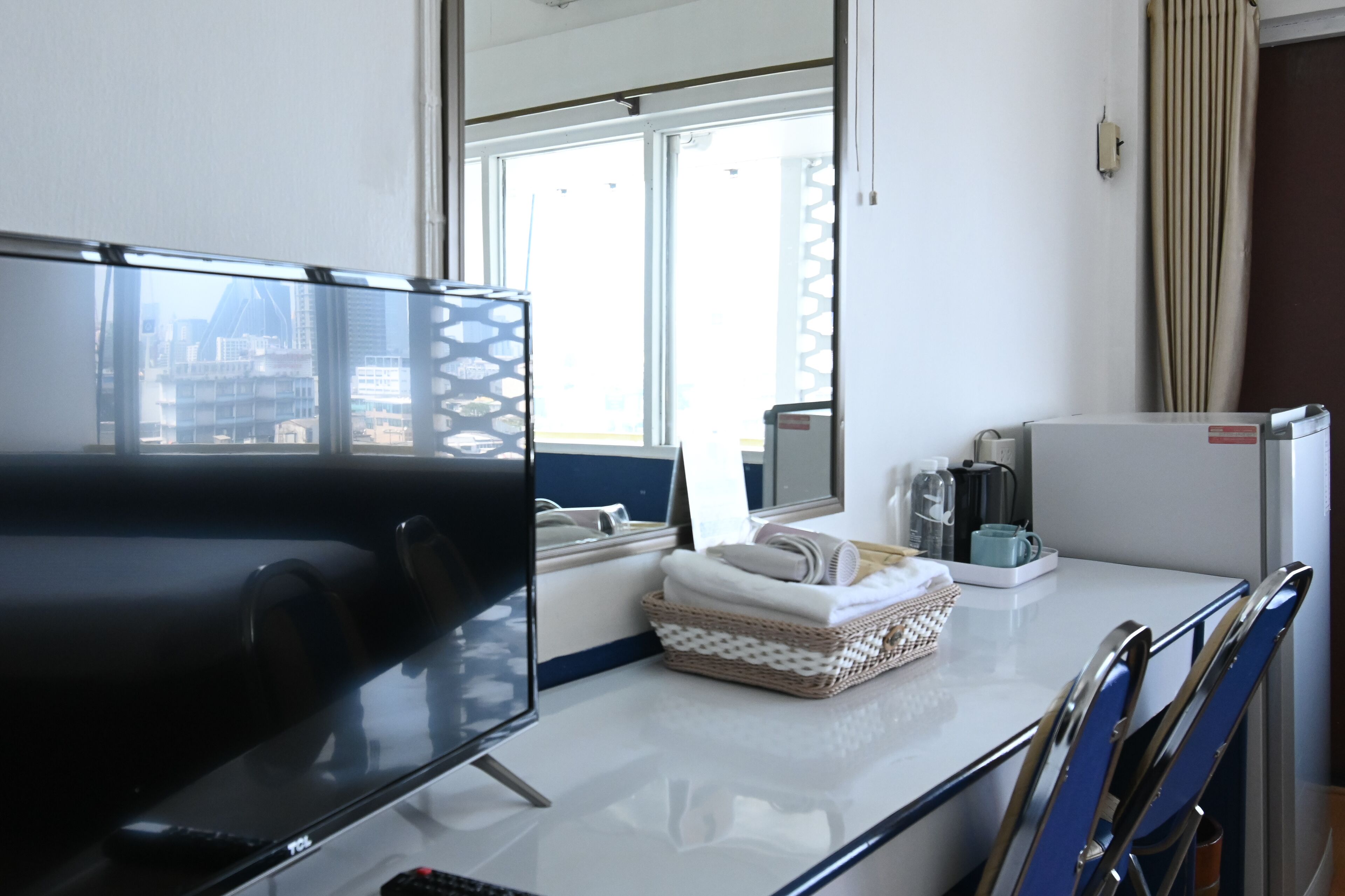 twin deluxe room with shower | minibar, free wifi, bed sheets