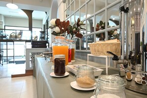 Tägliches kontinentales Frühstück gegen Gebühr