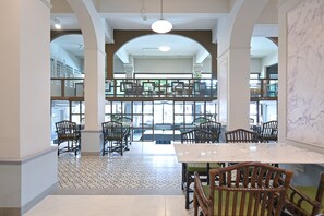 Breakfast, lunch, dinner served; Thai cuisine  - The Krungkasem Srikrung Hotel (Bangkok)