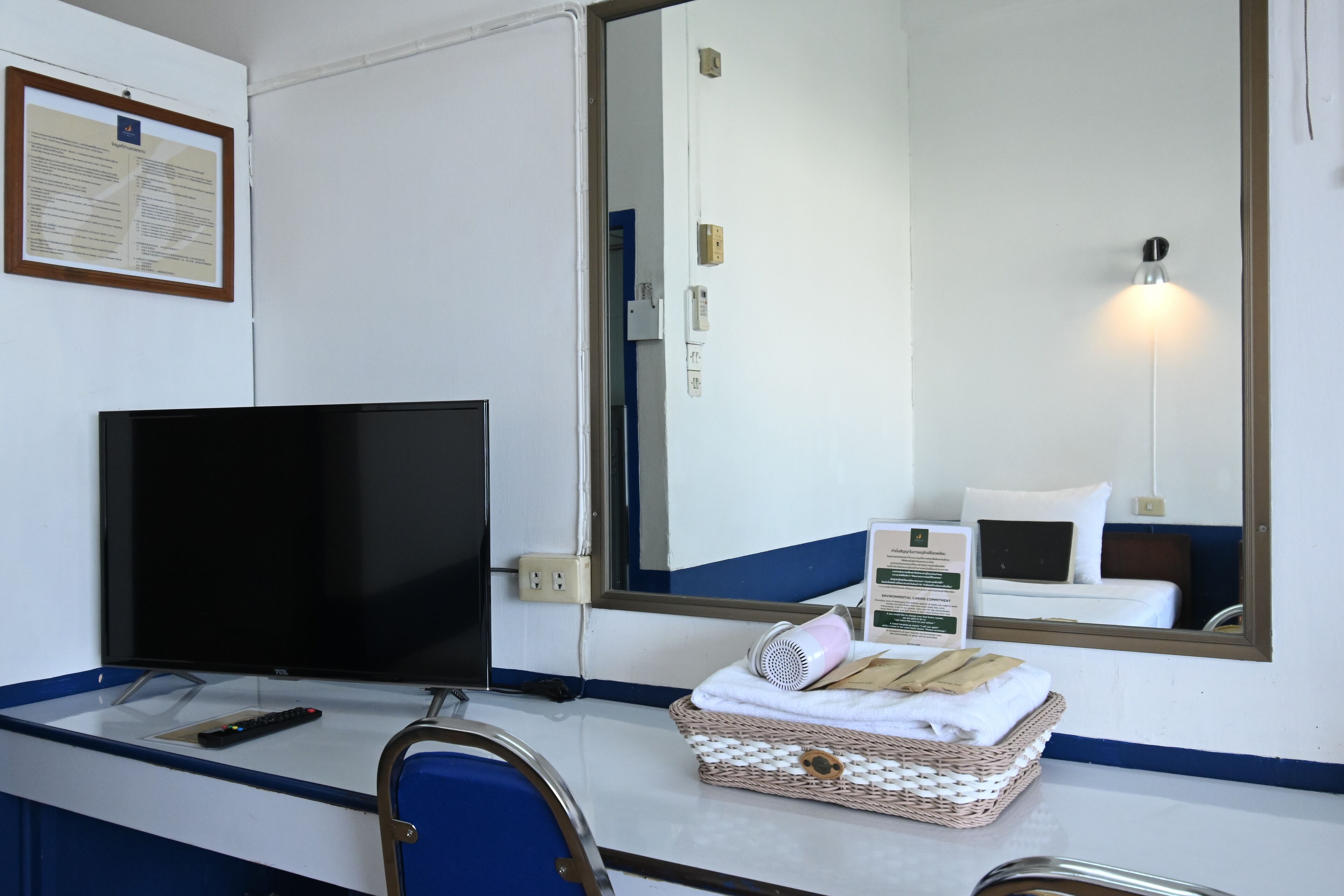 twin deluxe room with shower | minibar, free wifi, bed sheets