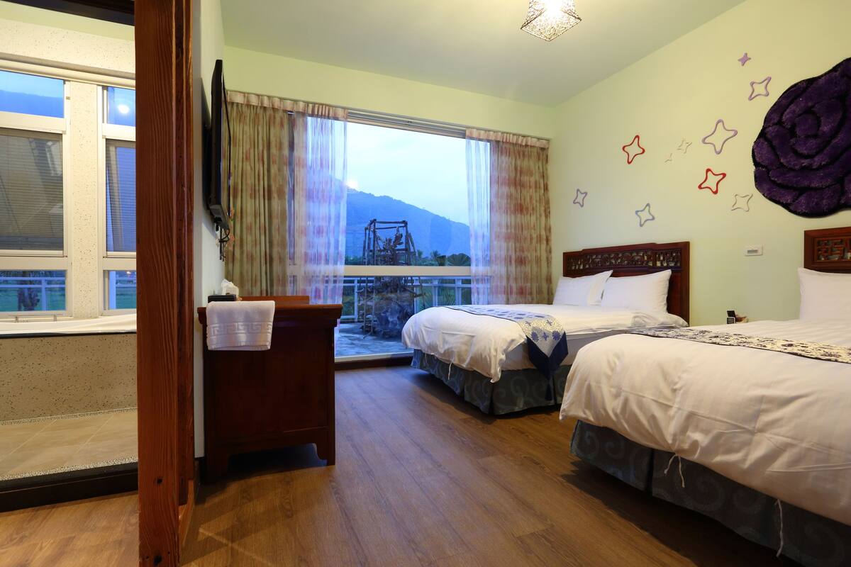 Blackout drapes, rollaway beds, free WiFi, bed sheets