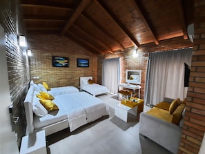 Deluxe Suite, Balcony