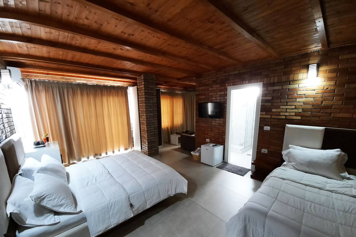 Deluxe Triple Room, Sea View | Desk, WiFi (free)