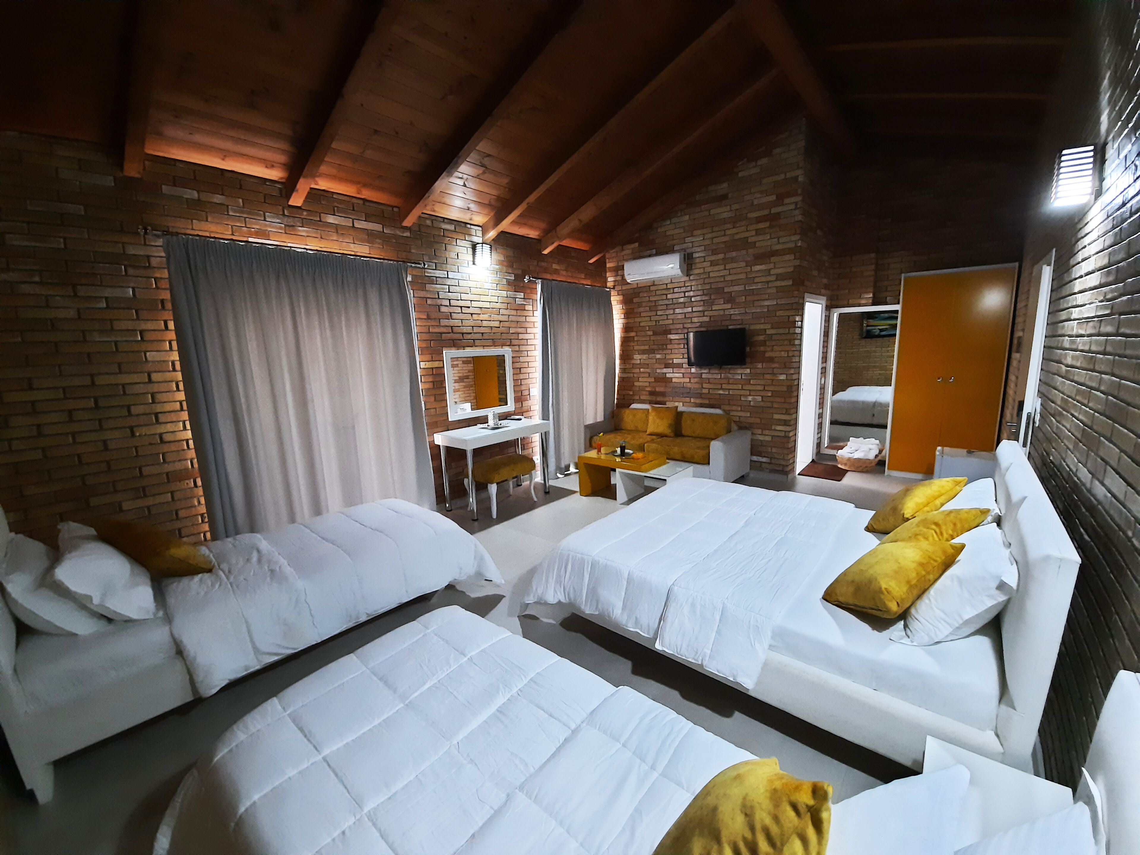 deluxe suite, balcony | 1 bedroom, desk, free wifi