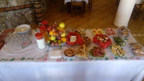 Free daily continental breakfast
