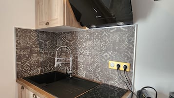 Basic Apartment | Private kitchen | Mini-fridge, microwave, stovetop, espresso maker