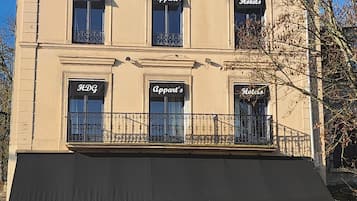 Fachada de la propiedad