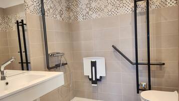 LÀgenhet Comfort | Badrum | Dusch, gratis toalettartiklar, hÄrtork och handdukar