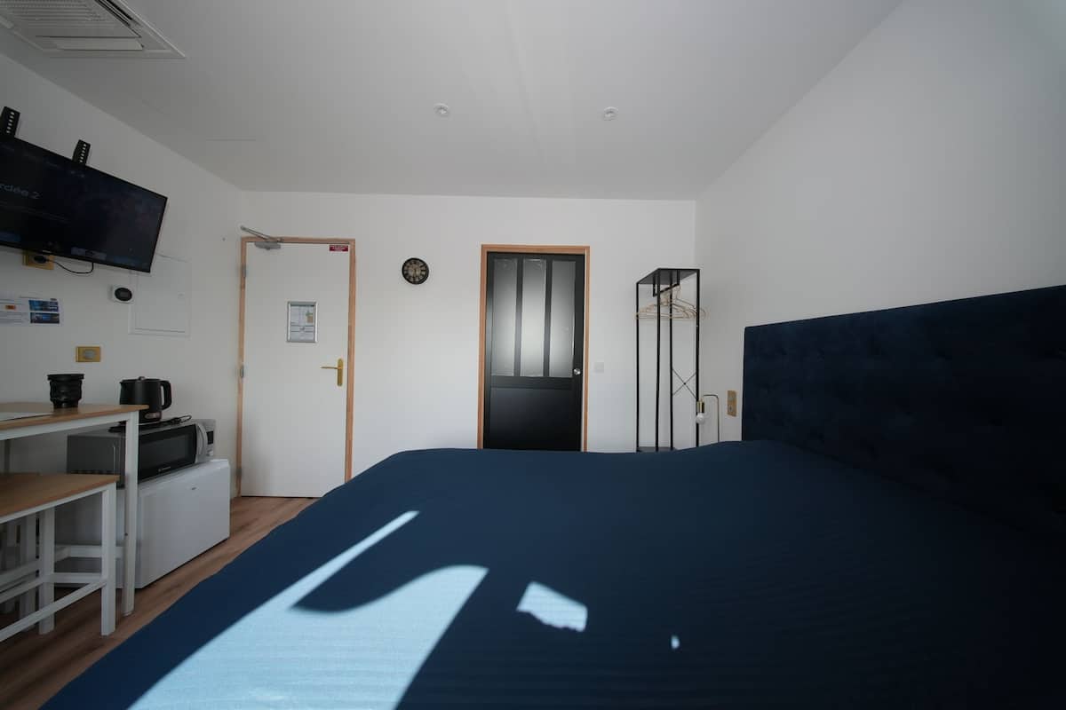 Basic Apartment | 1 bedroom, premium bedding, blackout drapes, soundproofing