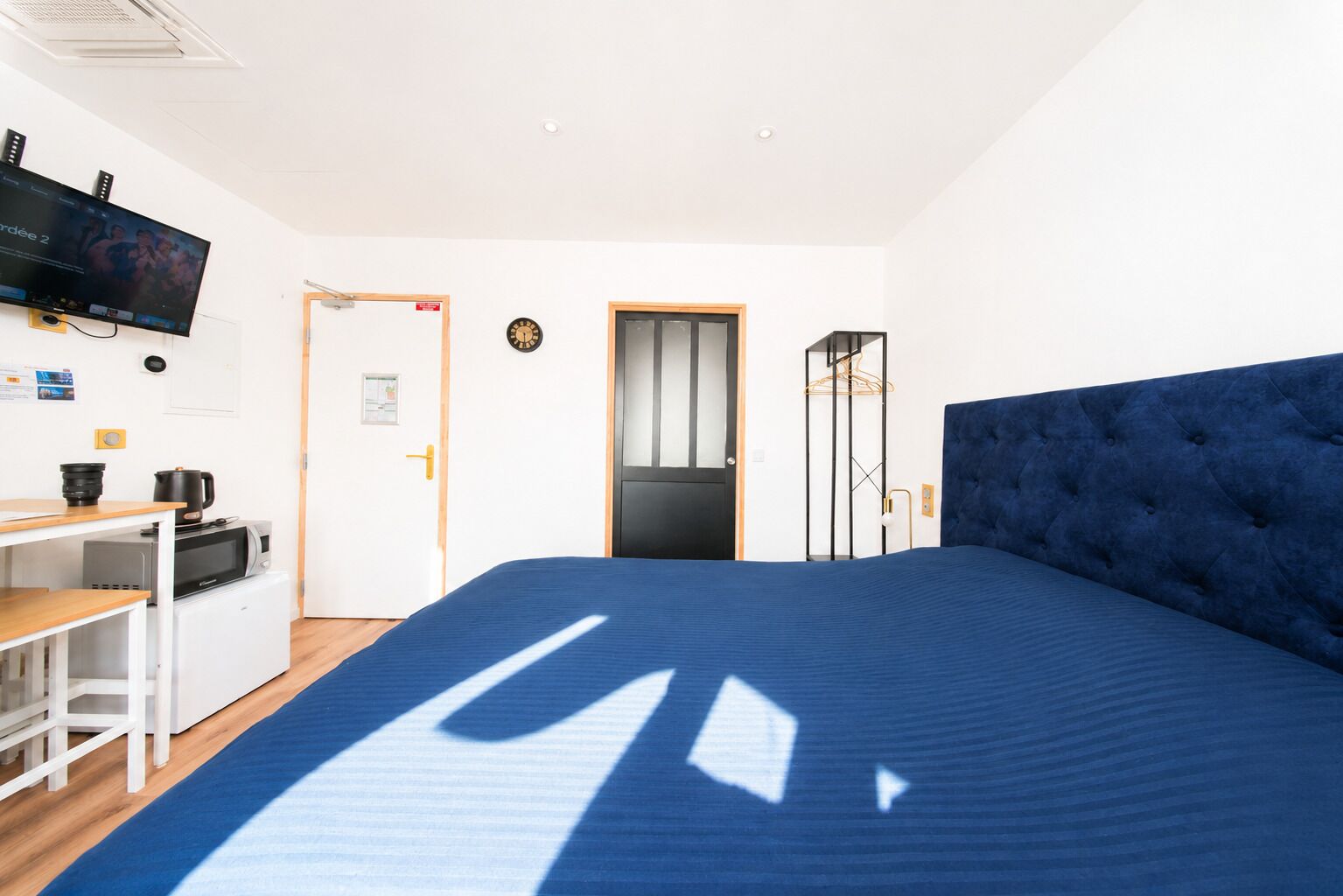 1 habitación, ropa de cama de alta calidad y cortinas blackout 