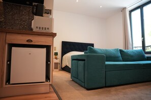Family Apartment | 1 bedroom, premium bedding, blackout drapes, soundproofing