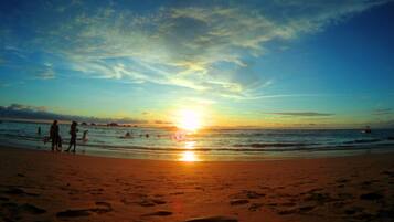 Di pantai, tuala pantai, 10 bar pantai