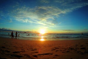 Sur la plage, serviettes de plage, 10 bars sur la plage
