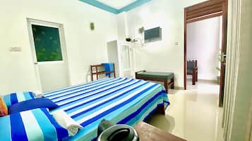 Deluxe Double Room, 1 King Bed, Non Smoking | 1 bedroom, premium bedding, in-room safe, free WiFi