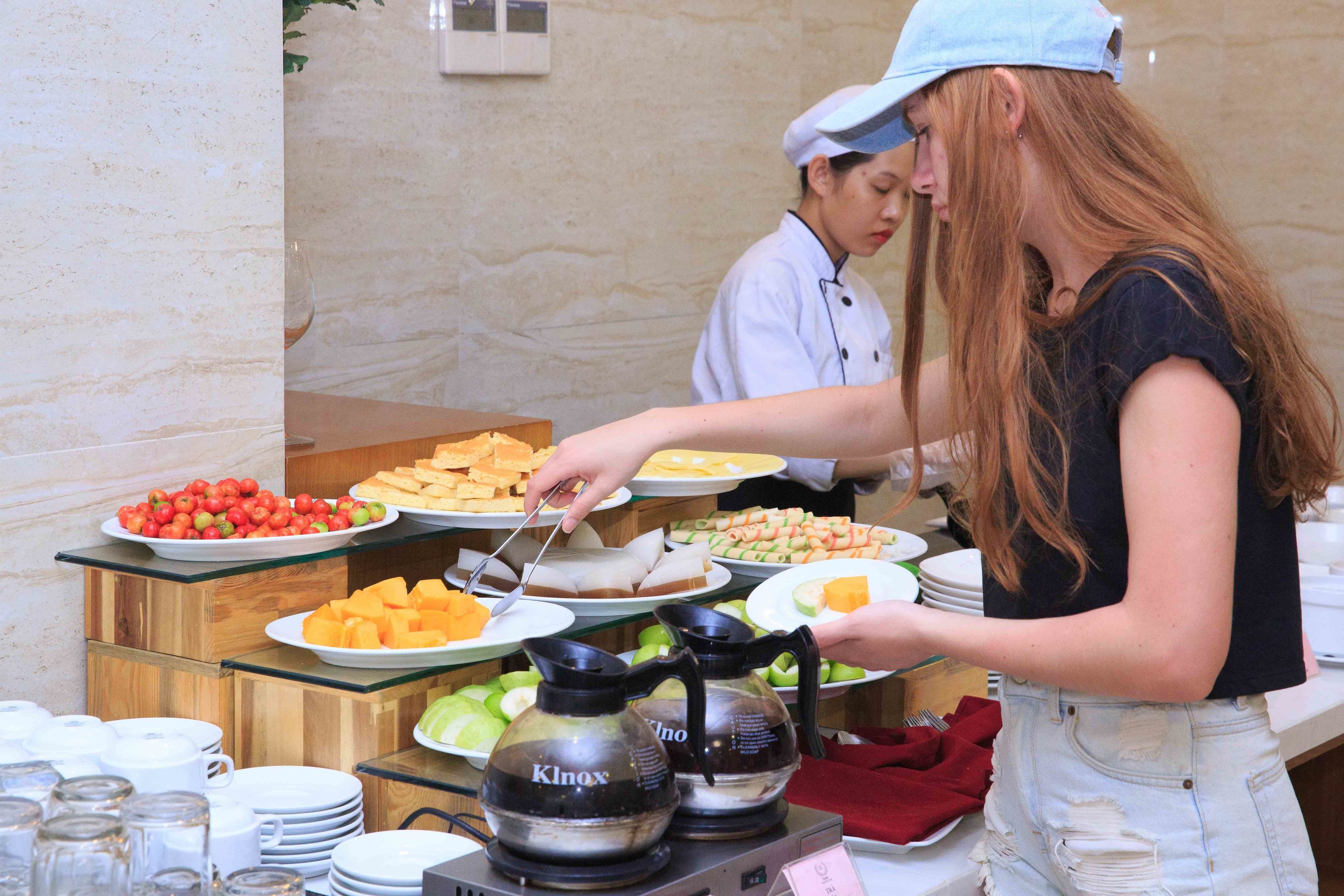 Petit déjeuner buffet servi tous les jours en supplément