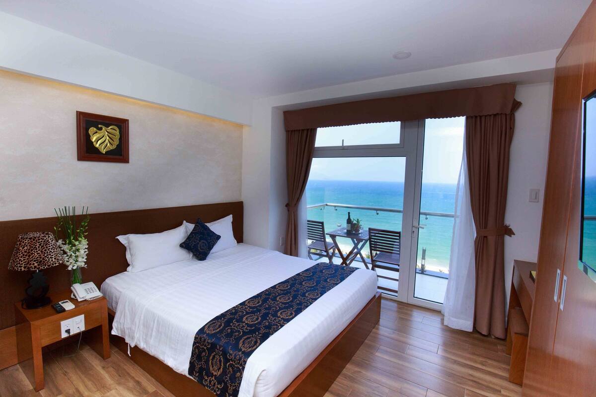Executive Sea View  Double/Twin With Balcony | Minibar, in-room safe, desk, blackout drapes