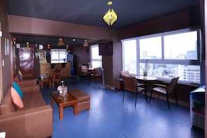 Poolside bar