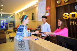 Check-in/check-out kiosk