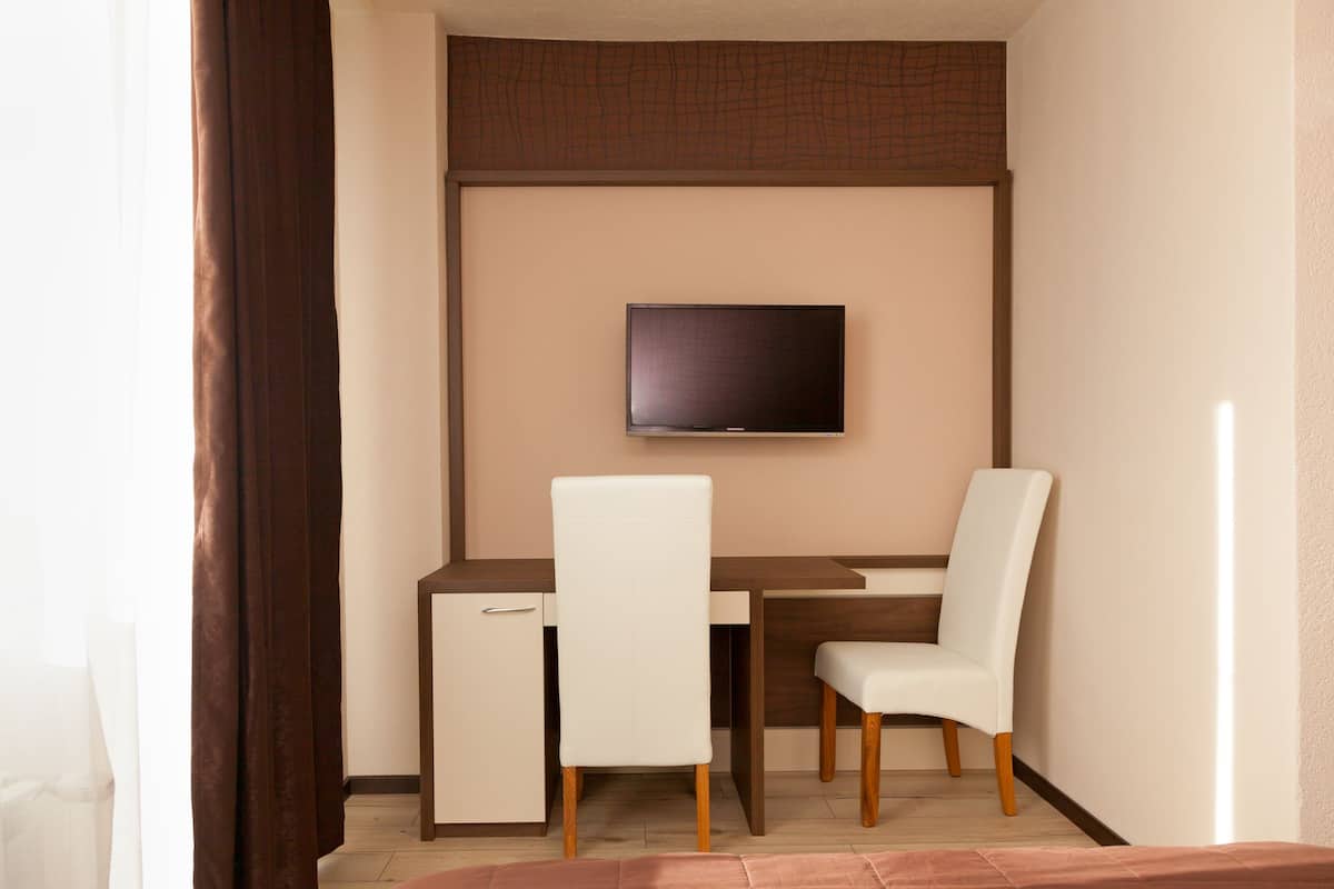 Desk, blackout curtains, soundproofing, free WiFi