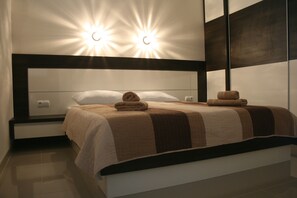 Luxury Condo, 3 Bedrooms, Accessible, Ground Floor | Desk, blackout drapes, soundproofing, free WiFi - Guesthouse Villa Plitvicka (Plitvicka Jezera)