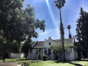 Exterior - De Kombuys Estate (Oudtshoorn)