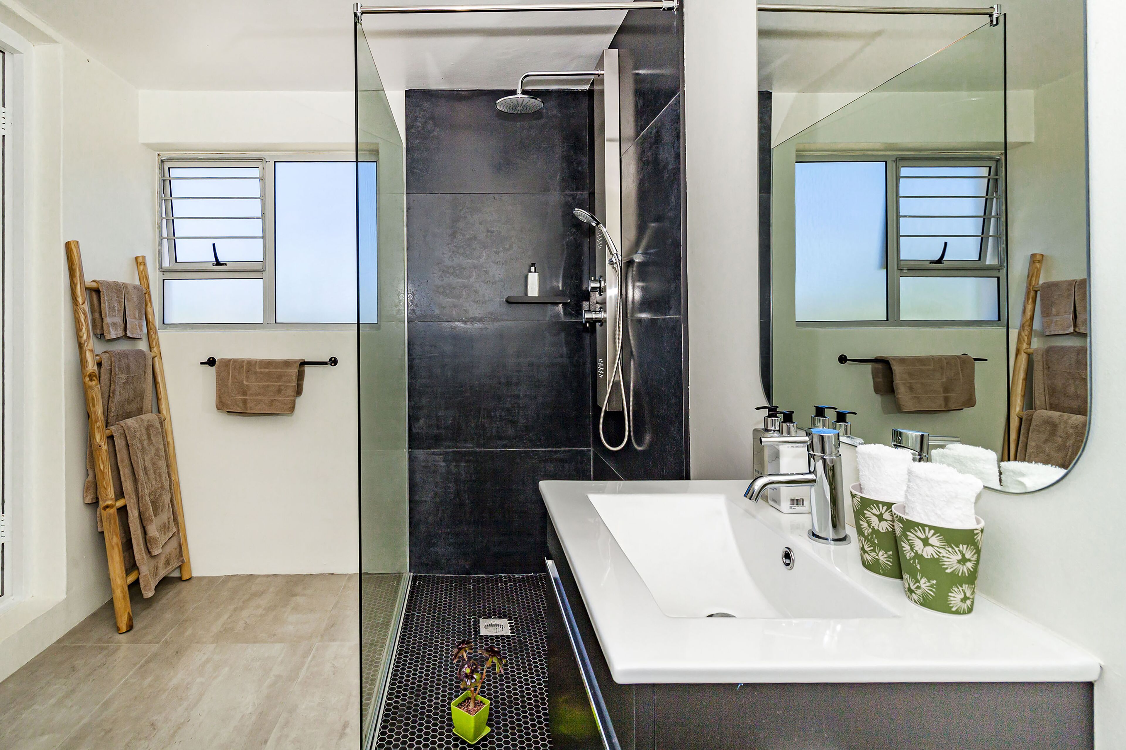 Apartment (Gecko) | Badezimmer | Duschwanne, kostenlose Toilettenartikel, Haartrockner, Handtücher