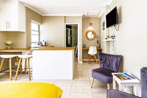 Comfort Studio (Ingadi) | Hypo-allergenic bedding, minibar, in-room safe, individually decorated
