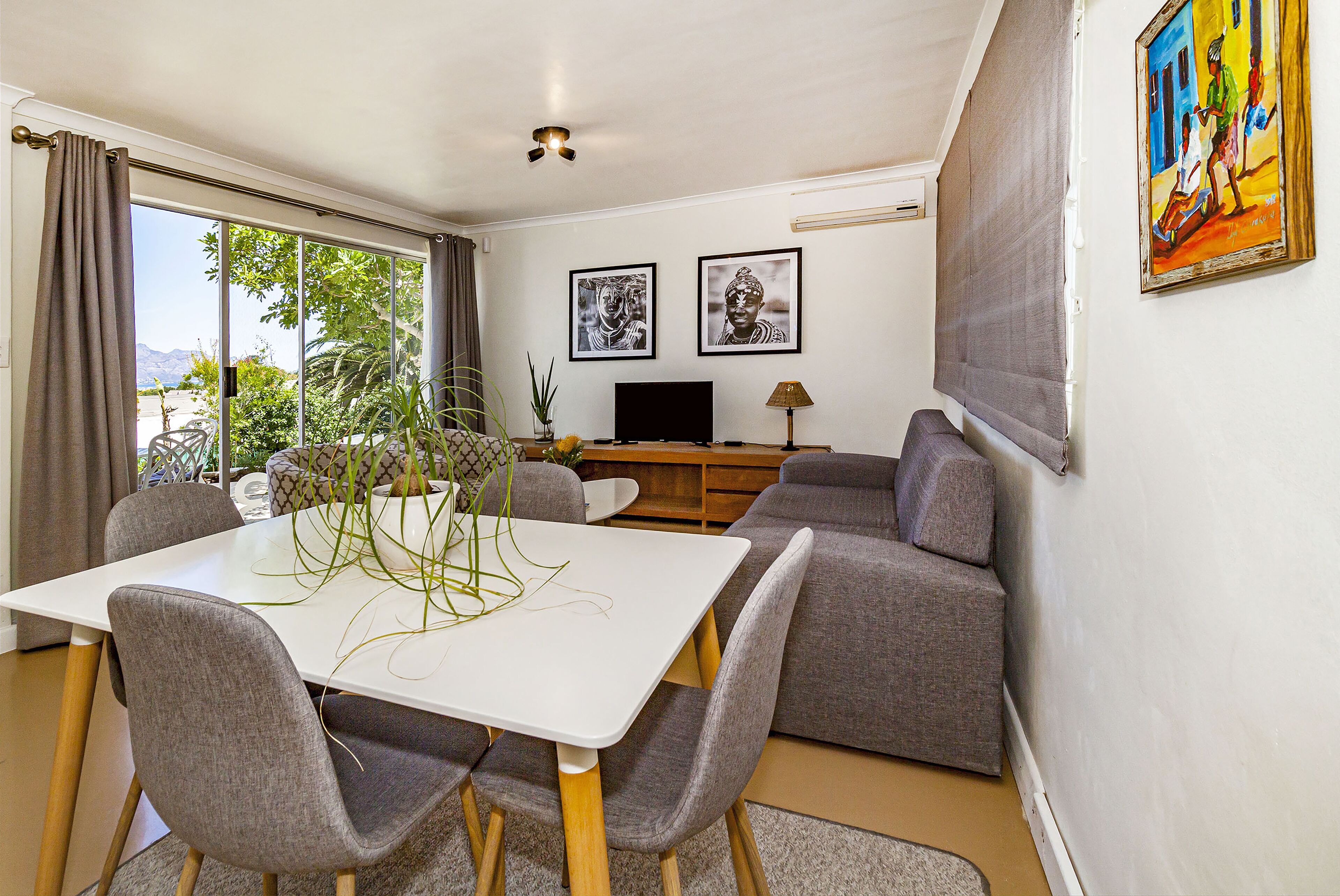 Apartment (Zebra) | Living area