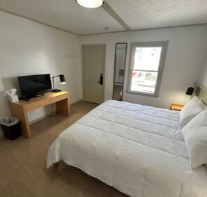 Iron/ironing board, free WiFi, bed sheets
