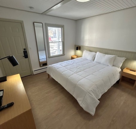 Iron/ironing board, free WiFi, bed sheets. Colonial Inn & Creamery