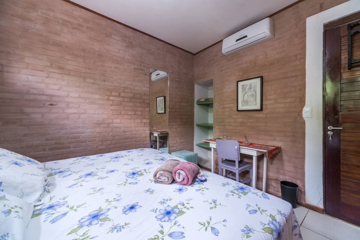 Double Room Single Use | Desk, free WiFi, bed sheets