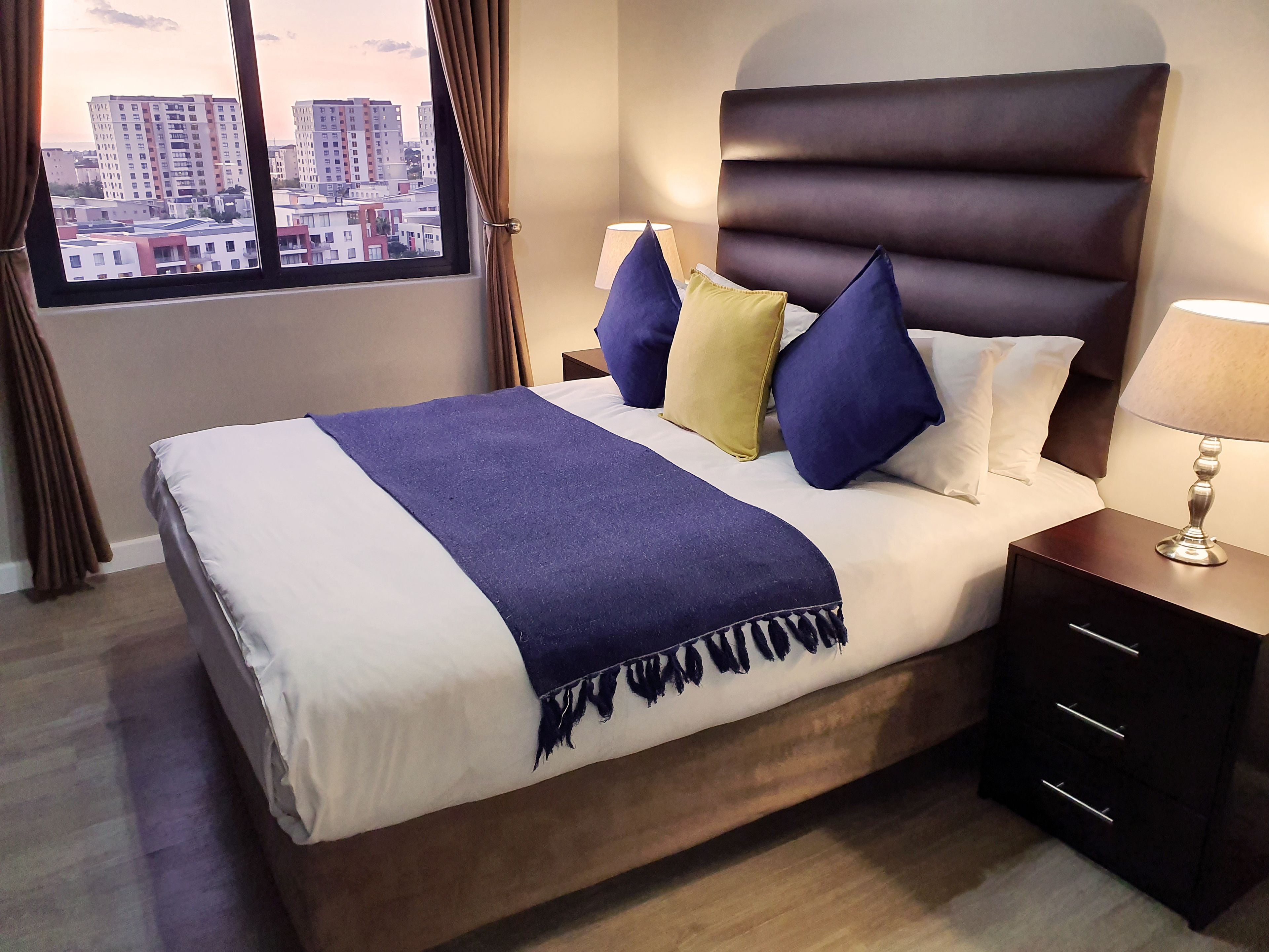 2 chambres, bureau, rideaux occultants, fer et planche à repasser