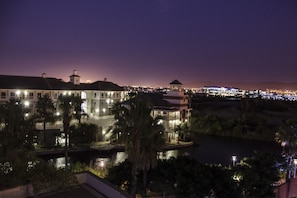 Luxury Apartment, 2 Bedrooms, Canal View, Lakeside | View from room