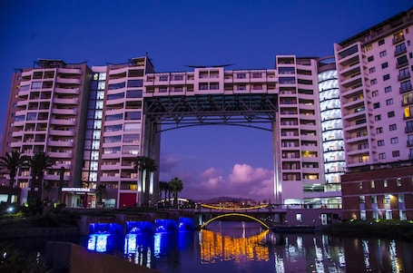 Luxury Apartment, 2 Bedrooms, Canal View, Lakeside | Exterior