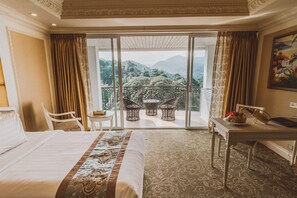 Ropa de cama de alta calidad y minibar 