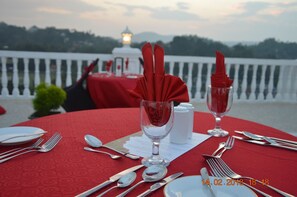 Premium bedding, minibar, in-room safe, desk - The Grand Kandyan (Kandy)