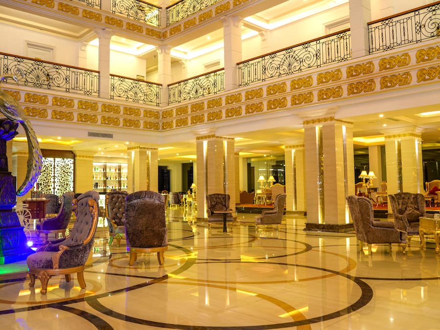 Coin salon dans le hall