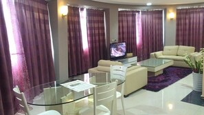 Suite | Wohnbereich | Plasmafernseher