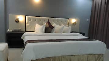 Suite | Premium bedding, minibar, in-room safe, desk