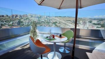 2 restaurantes, café da manhã, culinária internacional