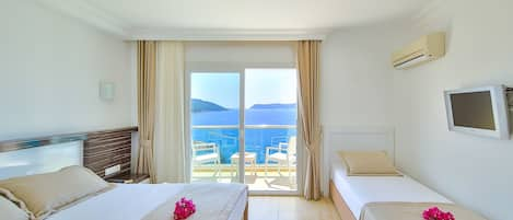 Triple Room, Sea View | Minibar, soundproofing, free WiFi, bed sheets