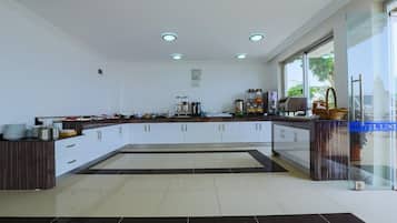 Free daily buffet breakfast