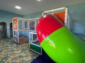 Innen-Kinderspielplatz
